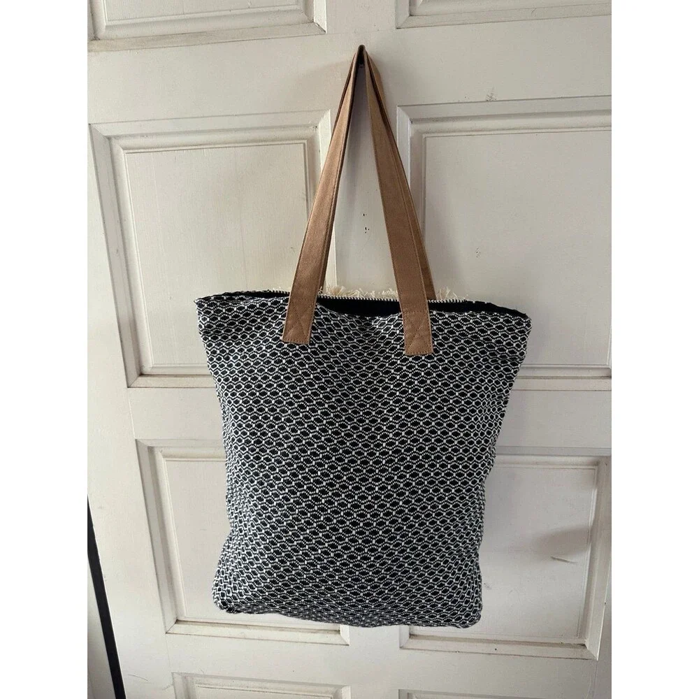 Roxy 100% Cotton Rama Cay Macrame Like Woven Fringe Zipper Closure Tote Bag